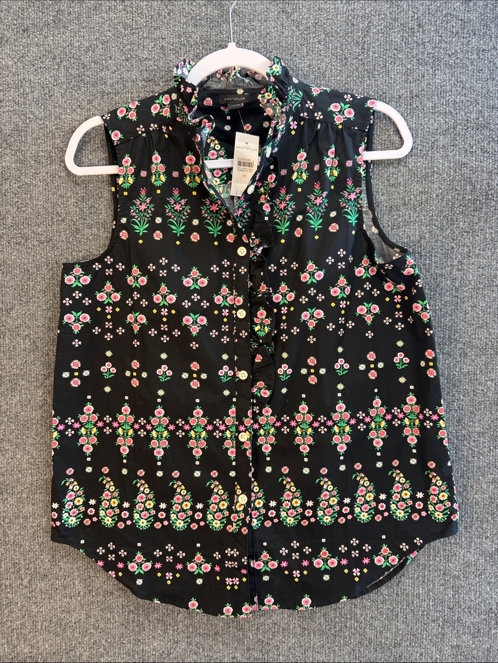 Ann Taylor Black Sleeveless Ruffle-Trim Floral Button Blouse Size Medium NWT